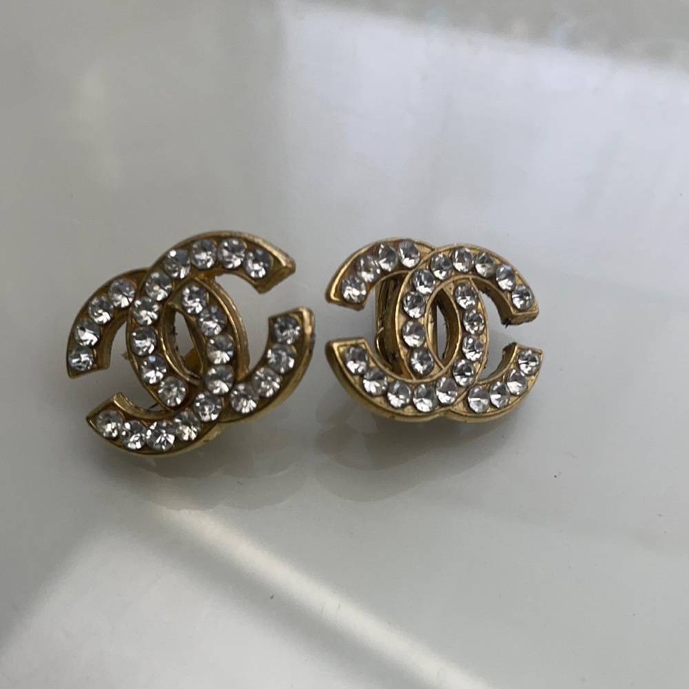 Moving! Chanel Clip On Earrings